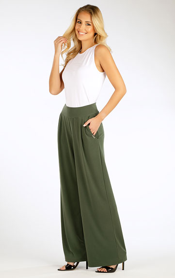 Kalhoty dámské s širokými nohavicemi.