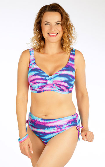 Plavky kalhotky středně vysoké.