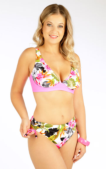 Plavky podprsenka s kosticemi.